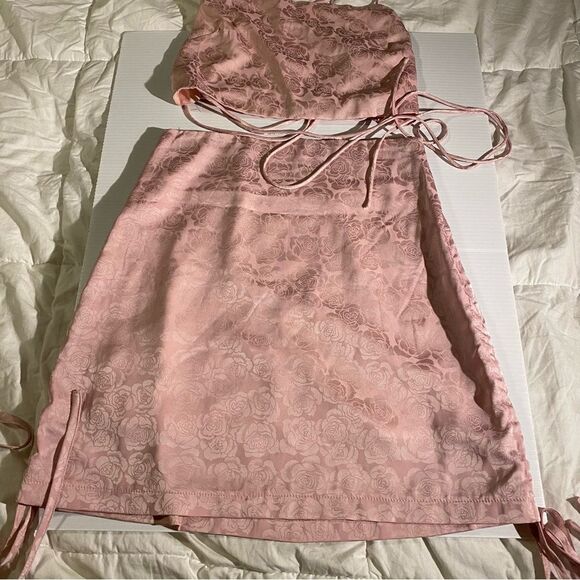 Lulus  2 piece In a Bliss Pink Floral Satin Jacquard Ruched Mini Skirt crop XS - Picture 2 of 15